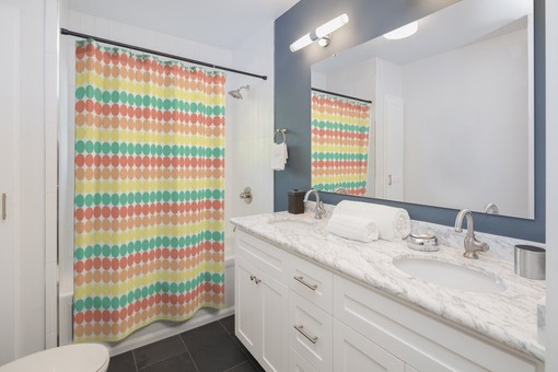 Retro Shower Curtain for Unique Bathroom Decor in 70s Vibe - Image 2