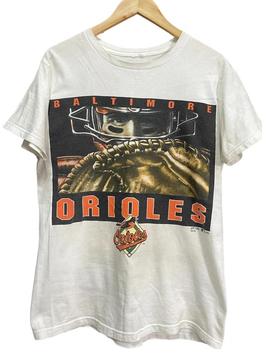 Retro Tee for Fans of MLB Orioles Baseball: Vintage 90s Baltimore Orioles MLB T-Shirt with Retro Design