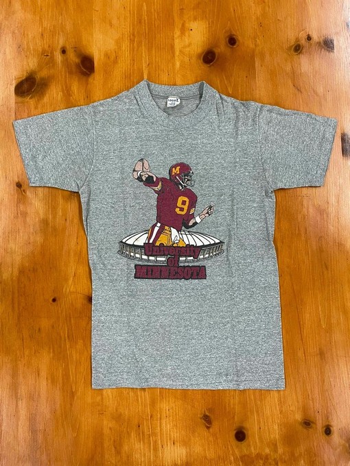 Retro Vintage 1980s Minnesota Gophers Football T-Shirt for Football Fans