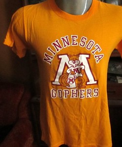 Retrowave Vintage 80s University of Minnesota Golden Gophers T-Shirt USA for NCAA Fans