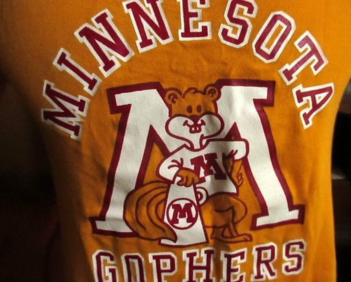 Retrowave Vintage 80s University of Minnesota Golden Gophers T-Shirt USA for NCAA Fans - Image 3