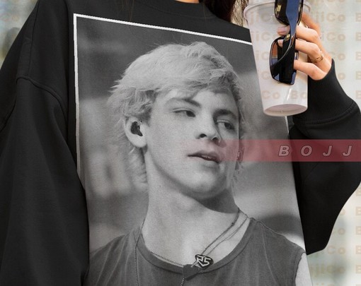 Ross Shor Lynch Sweatshirt - R5 Lynch Tee - Sabrina and Austin Lynch Vintage Sweatshirt - Riker and Ryland Lynch Merch - Image 4