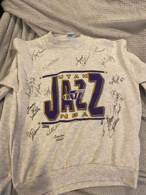 Signed Utah Jazz Crewneck T-Shirt Sweatshirt And Pullover Hoodie Reprinted - For Utah Jazz Fans sport shirts unisex