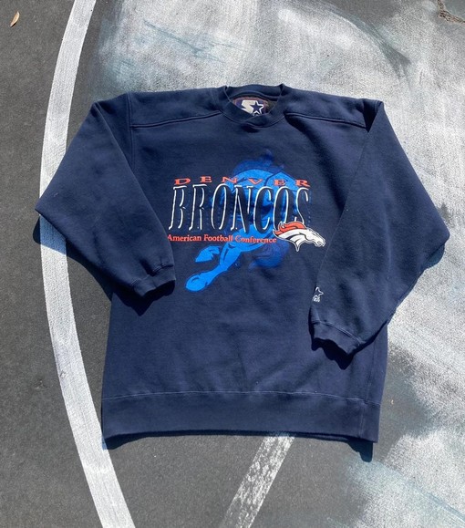 Starter Denver Broncos Thick Vintage Sweatshirt T-shirt - Ideal Gift for Vintage NCAA Shirts & NFL Fans