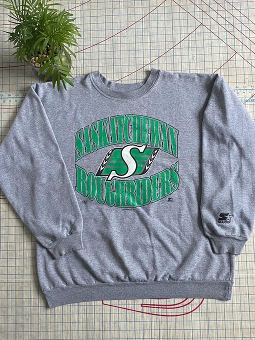 Starter Saskatchewan Roughriders Vintage Style Sweatshirt T-shirt for Sports Lovers