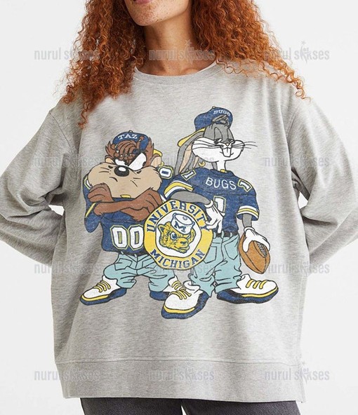 Stay Warm and Stylish with a Vintage College Sweatshirt, Retro NCAA Shirts with Mens Sport Shirts