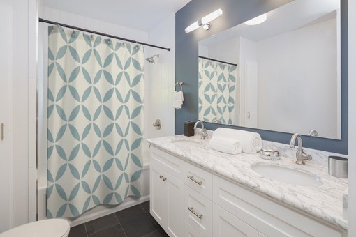 Stylish Contemporary Geometric Shower Curtain for Modern Bathroom - Image 2
