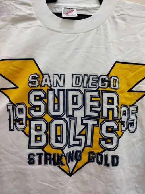 Super Nice Vintage Style San Diego Striking Gold 1995 Sweatshirt T-Shirt, NFL Football Teams Gifts For Fans - Image 2