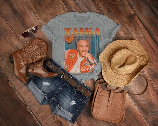 Taika Waititi Retro 90s Sweater, Taika Fans Tees, New Zealand Filmmaker, Actor, Comedian, Thor Shirt - Image 3
