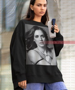 Unique Winona Ryder Design Sweater, 90s Retro Style Fan Art Tee