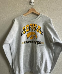 University Iowa Hawkeyes 90s Vintage Style Sweatshirt T-shirt - Ideal Gift for NFL Fans