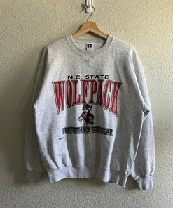 University Nc State Wolfpac 90s Vintage Style Sweatshirt T-shirt - Ideal Gift for NFL Fans