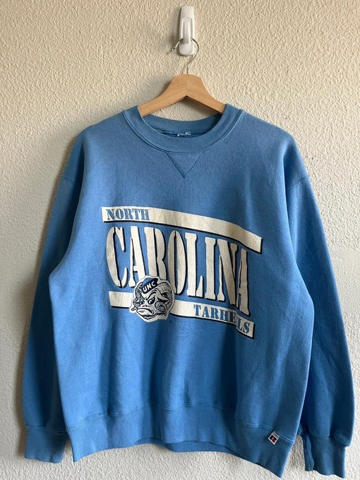 University North Carolina 90s Vintage Style Sweatshirt T-shirt - Ideal Gift for NFL Fans