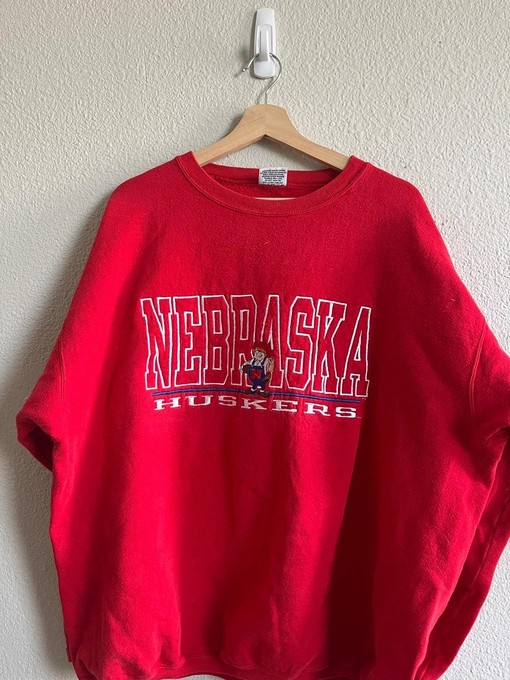 University Of Nebraska 90s Vintage Style Sweatshirt T-shirt - Ideal Gift for Football Fans
