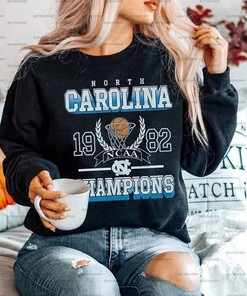 University Vintage Carolina Sweatshirt - NCAA Shirts Women