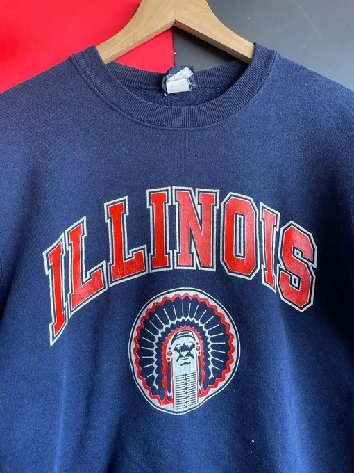 University of Illinois Fighting Illini Vintage Style T-Shirt Sweatshirt for Sports Fans - Image 2
