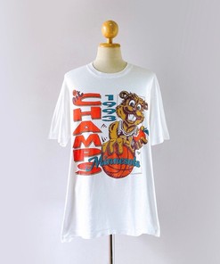University of Minnesota Gophers Golden Final Four T-Shirt from the 90s for NCAA Football Fan Shirts