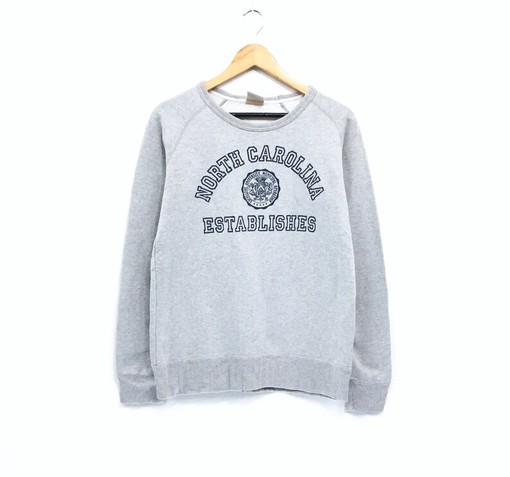 University of North Carolina Sweatshirt with Spellout Print, Vintage Pullover for NCAA Fans