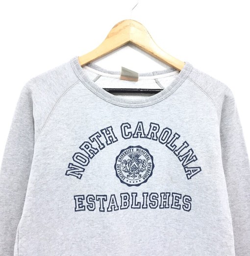 University of North Carolina Sweatshirt with Spellout Print, Vintage Pullover for NCAA Fans - Image 2