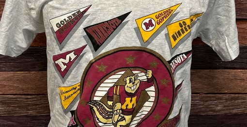 Vintage 1980S University Of Minnesota Golden Gophers NCAA Crewneck Sports 80S T-Shirt, Perfect Vintage Collection - Image 2