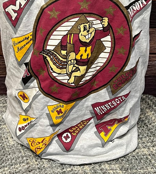 Vintage 1980S University Of Minnesota Golden Gophers NCAA Crewneck Sports 80S T-Shirt, Perfect Vintage Collection - Image 3