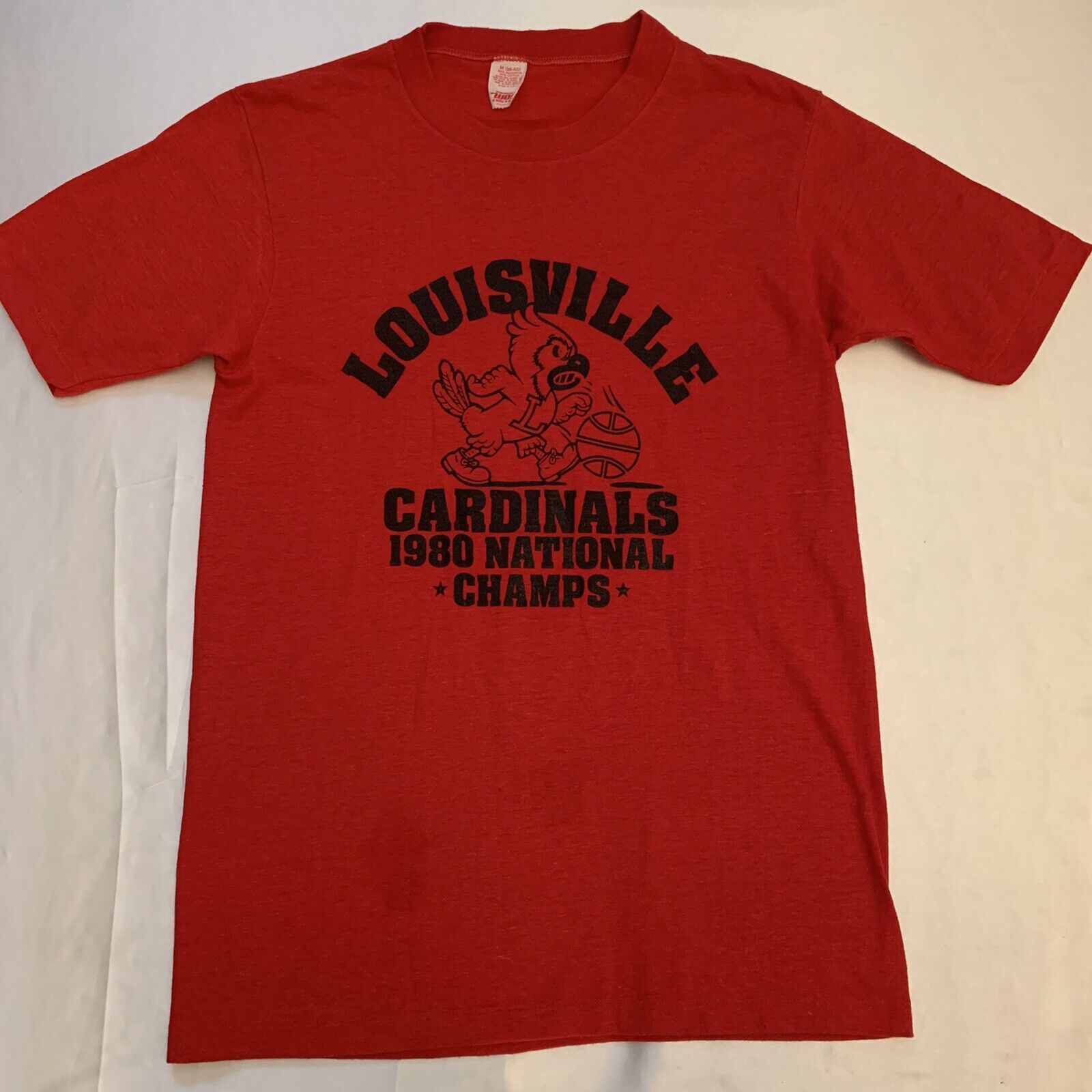 Vintage 1980s NCAA Louisville Cardinals Champions T-Shirt - NCAA Shirts for Fans