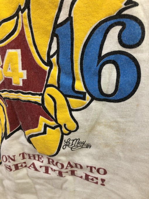 Vintage 1989 Minnesota Golden Gophers Basketball Single Stitch T-Shirt for Football Lover Gifts - Image 3