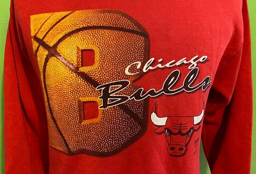Vintage 1990s Chicago Bulls NBA Basketball Unisex Sweatshirt Hoodie Shirt - Retro NBA Style - Image 2