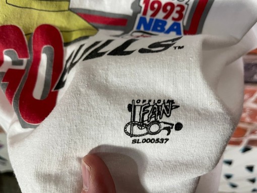 Vintage 1993 Chicago Bulls NBA Champions Shirt Sweatshirt Hoodie - Must-have for Fans - Image 4