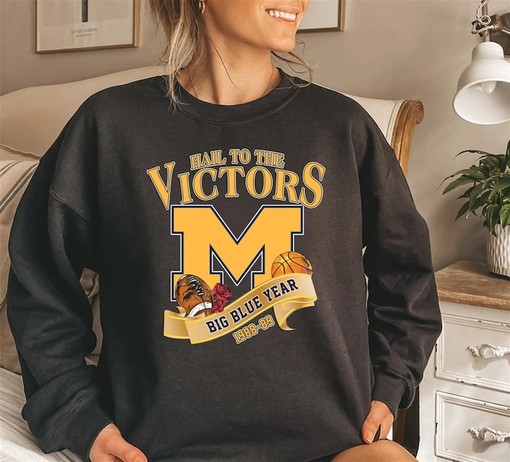 Vintage 80s Michigan Wolverines Sweatshirt Hoodie Shirt with Vintage Michigan Wolverine Logo, NCAA Shirts - Image 2