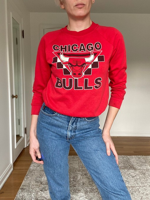 Vintage 90s Chicago Bulls Raglan Unisex Sweatshirt Hoodie - Perfect for Fans