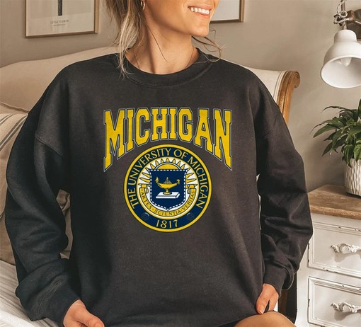 Vintage 90s Michigan Wolverines Sweatshirt or Hoodie Shirt, Retro U of M Apparel Gift with State University Shirt - Image 2