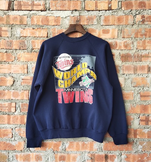 Vintage 90s Minnesota Twins Unisex Sweatshirt Hoodie Shirt for MLB Fans
