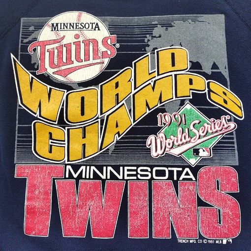 Vintage 90s Minnesota Twins Unisex Sweatshirt Hoodie Shirt for MLB Fans - Image 2