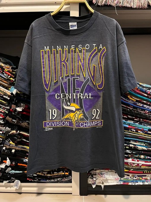Vintage 90s NFL Minnesota Vikings T-Shirt Sweatshirt Pullover Hoodie Reprinted Gift
