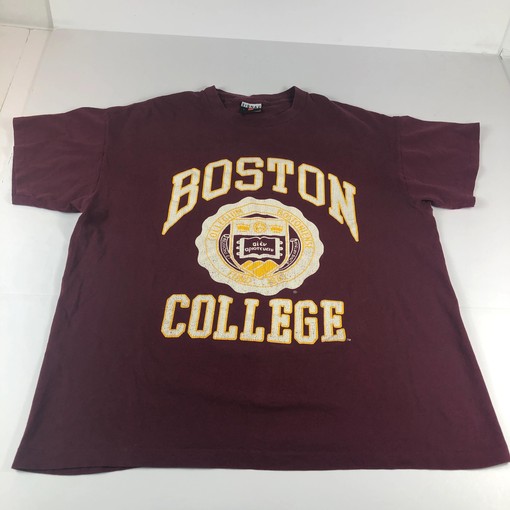 Vintage Boston College University Apparel Thrashed T-Shirt, Sweatshirt & Hoodie - Full-Size Gifts for NCAA Fans