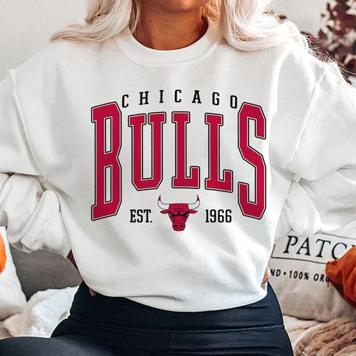 Vintage Chicago Bulls Sweatshirt Hoodie - Retro Basketball Designs - Image 3