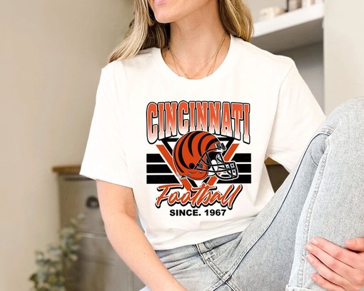 Vintage Cincinnati Football Team Sweatshirt with College Shirts and NCAA Shirts for Women - Image 3