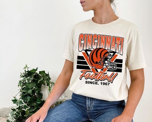 Vintage Cincinnati Football Team Sweatshirt with College Shirts and NCAA Shirts for Women - Image 4