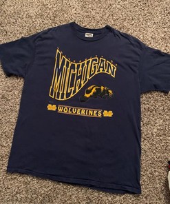 Vintage Michigan NCAA Gear - T-Shirt, Sweatshirt, Hoodie for NCAA Sport Shirt Fans