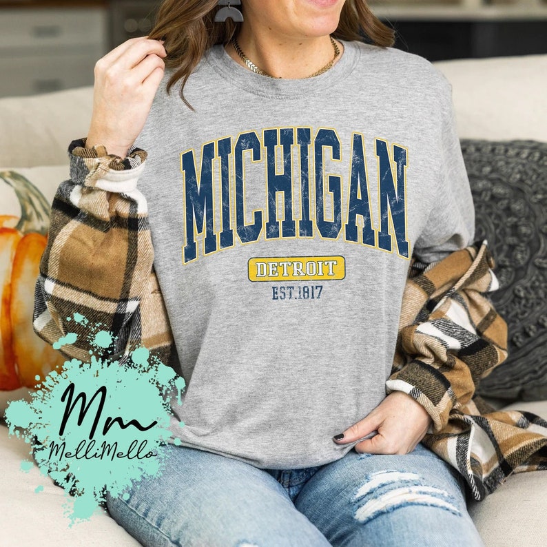 Vintage Michigan State Shirt, Distressed MSU Fan Crewneck Sweatshirt, Michigan State University Gift - Image 2