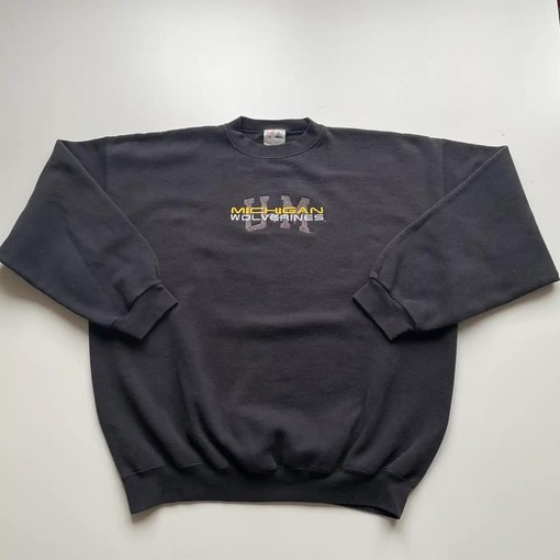 Vintage Michigan Wolverines Sweatshirt Hoodie for Football Game Day T-Shirt Lovers