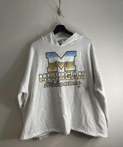 Vintage Michigan Wolverines T-Shirt for American Football Lovers