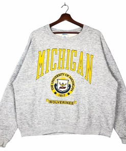 Vintage Michigan Wolverines University T-Shirt for NCAA Football Fans