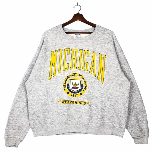 Vintage Michigan Wolverines University T-Shirt for NCAA Football Fans