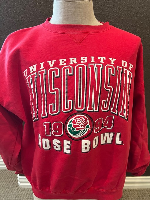 Vintage NCAA Shirts: Classic Wisconsin Badgers 1994 Rose Bowl Crewneck Sweatshirt for Fans