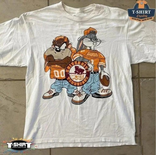 Vintage NCAA Tennessee Volunteers Looney Tunes T-Shirt - NCAA Unisex Shirt for Tennessee Volunteers Fan