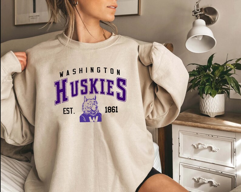 Vintage NCAA Washington Huskies Sweatshirt, Est. 1861 College Football T-Shirt