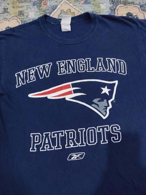 Vintage New England Patriots NFL Style Hoodie Sweatshirt for Fans - Image 2