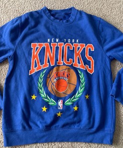 Vintage New York Knicks Logo Sweatshirt - Unisex Basketball Sweater Hoodie for Fans